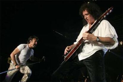 Paul Rodgers y Brian May, anoche en el concierto de Queen.