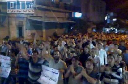 Captura de un vídeo subido a Internet de una protesta en Kfar Nabel el pasado miércoles para mostrar su apoyo a sus compañeros de la ciudad siria de Hama.