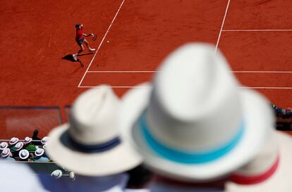 El público sigue el partido de semifinales masculina de Roland Garros.