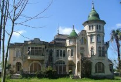 Villa Excelsior, en Barcellina (Asturias), está deshabitada.