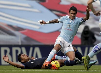 Augusto Fernandez y Carlos Casemiro durante el encuentro.