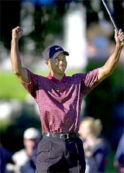 El estadounidense Tiger Woods, satisfecho tras su triunfo.