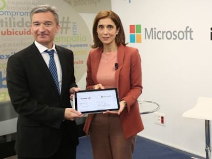 V&iacute;ctor Iglesias, consejero delegado de Ibercaja, y Pilar L&oacute;pez, presidenta de Microsoft Espa&ntilde;a