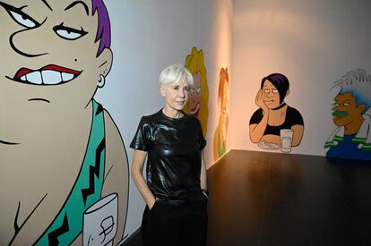 Maitena Inés Burundarena “Maitena” en una de las salas de su nueva exposición llamada “Las mujeres de mi vida”.