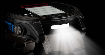 Uso de la linterna del Garmin D2 Air X15