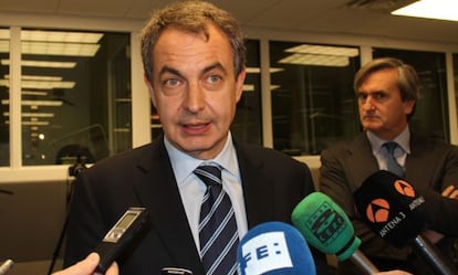 Zapatero habla con la prensa, tras su reunión en la ONU.