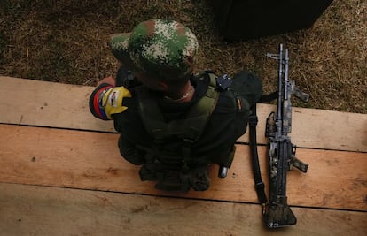 Guerrillero de las Fuerzas Armadas Revolucionarias (FARC) de Colombia, en Caquetá.
