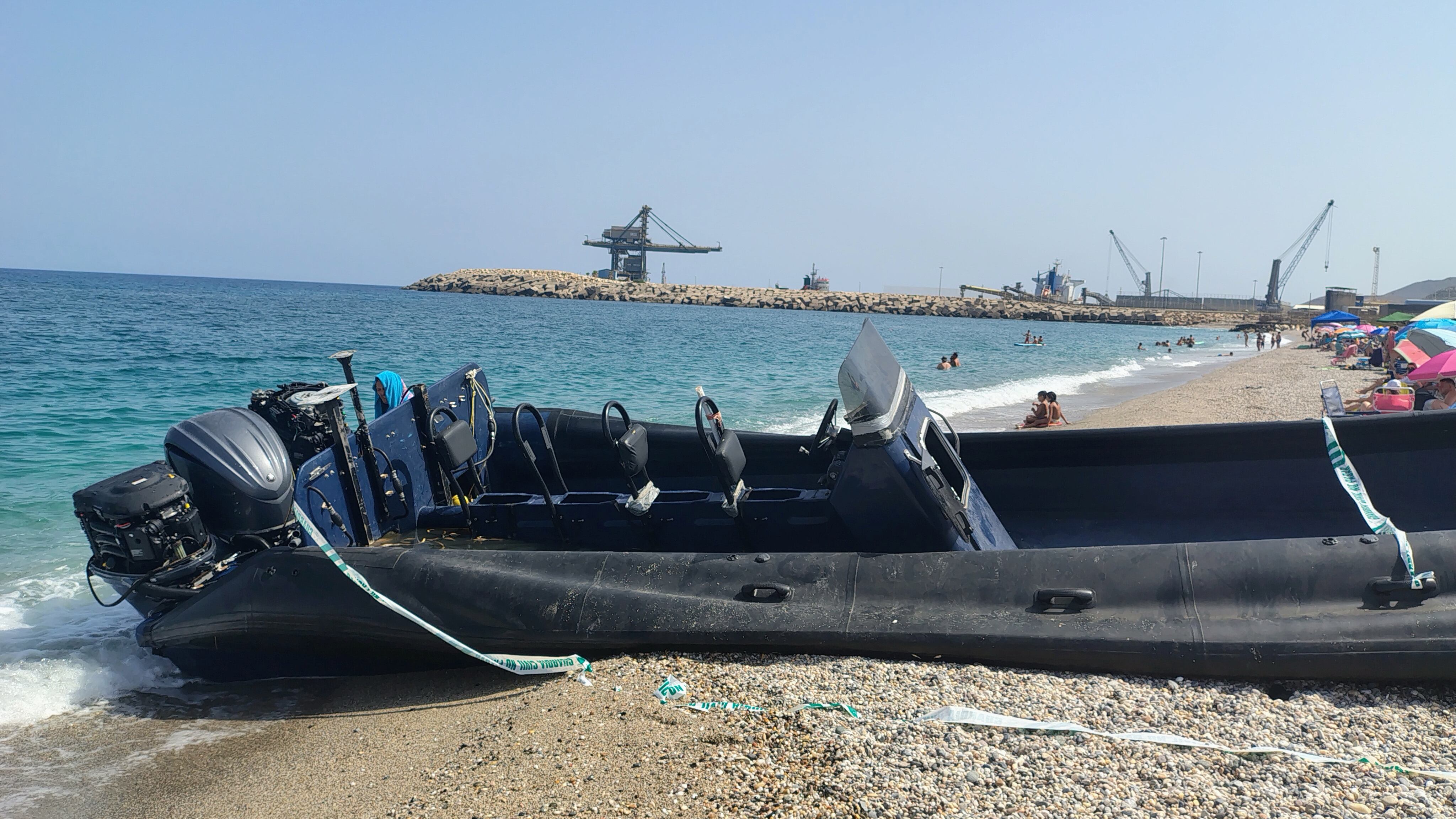 Cinco detenidos y varios heridos tras al embestir una narcolancha a una patrullera de la Guardia Civil en Almería