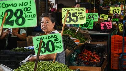 Ofertas en un mercado en Ciudad de México, en abril de 2024.