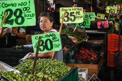 Ofertas en un mercado en Ciudad de México, en abril de 2024.