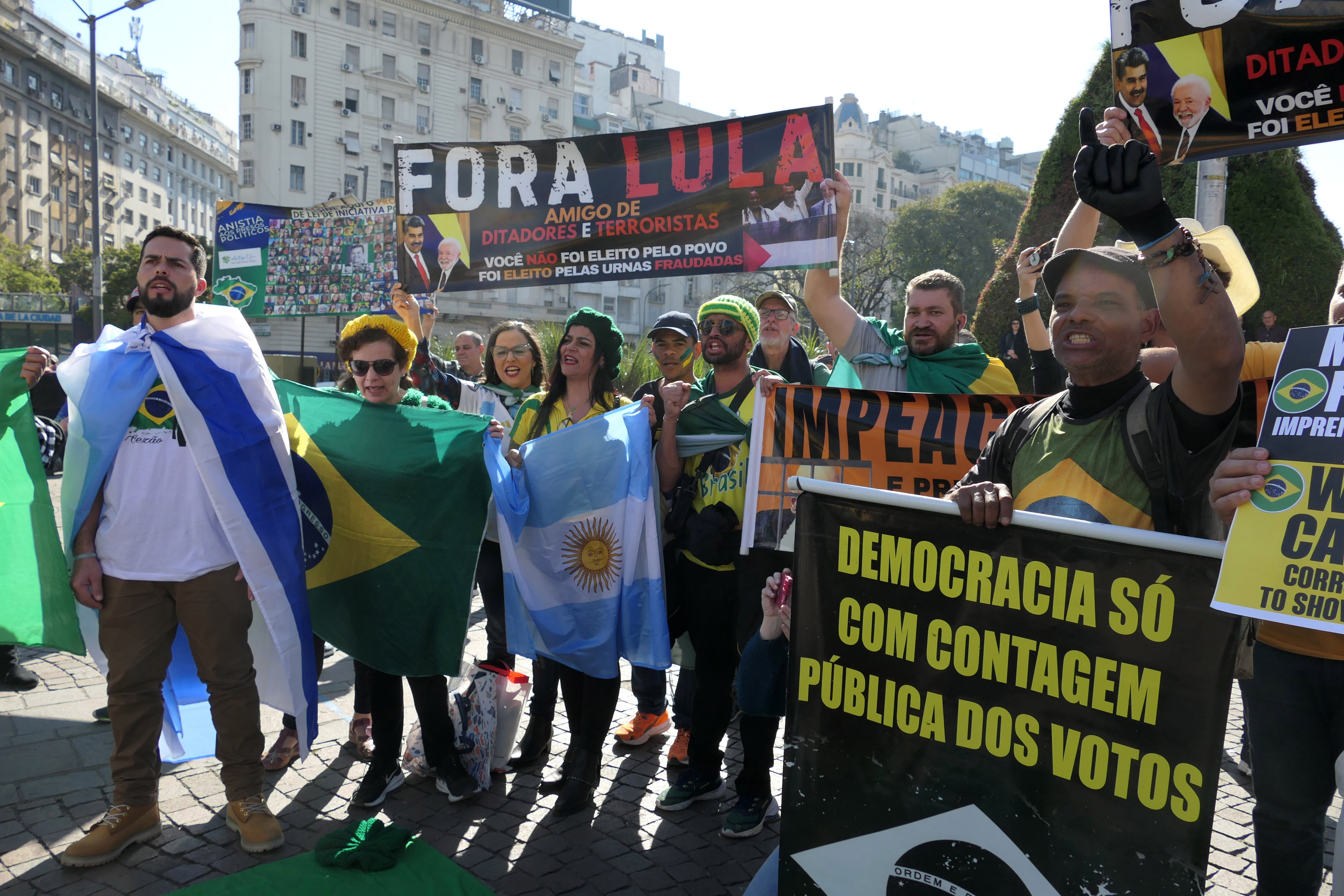 Ciudadanos brasileños acusados de tomar el Congreso de Brasil, el 9 de septiembre en Buenos Aires, Argentina.