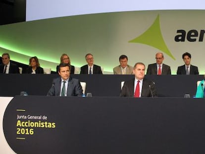 Jos&eacute; Manuel Vargas, presidente de Aena, en el centro en la &uacute;ltima junta de accionistas.