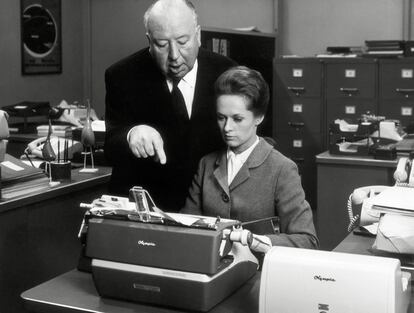 Alfred Hitchcock y Tippi Hedren en el set de ‘Marnie, la ladrona’.