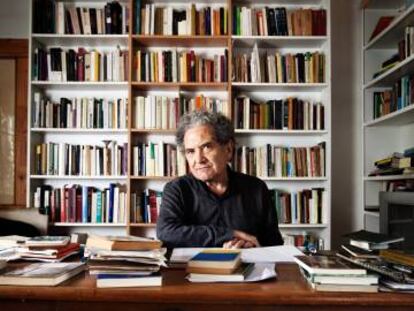 Ricardo Piglia, en su casa, en 2015.