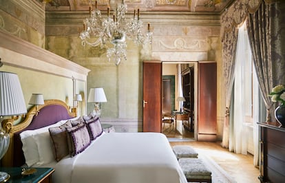 El Four Seasons Firenze, en Florencia (Italia) fusiona “hospitalidad atemporal italiana en un palacio histórico. Precio por noche: a partir de 1.000 dólares (897 euros).