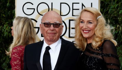 Rupert Murdoch y Jerry Hall en los Globos de Oro. 