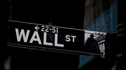 FILE PHOTO: A Wall St. street sign is seen near the New York Stock Exchange (NYSE) in New York City, U.S., September 17, 2019. REUTERS/Brendan McDermid/File Photo
