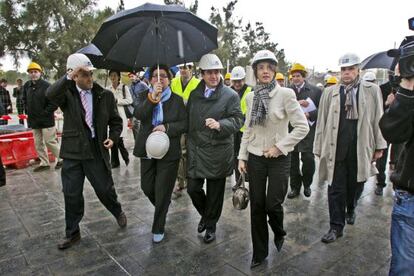Jorge Moisés (derecha), en una visita a las obras de Palma Arena en 2007. A la izquierda, Pepote Ballester, y en el centro, Jaume Matas.