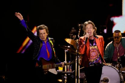 Mick Jagger y Ronnie Wood, en los primeros compases del concierto.