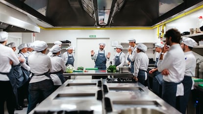 Una clase de Madrid Culinary Campus perteneciente al Grado en Gastronomía e Innovación Culinaria.