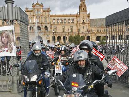 Motos y banderolas para encontrar a Marta