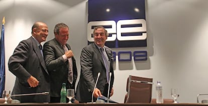 José Antonio Segurado, cofundador de la CEOE, junto a Jesús Terciado, ex presidente de Cepyme, y Juan Rosell, presidente del CEOE