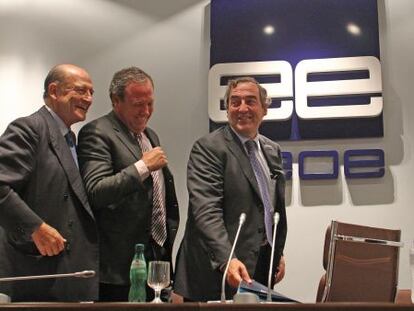 Jos&eacute; Antonio Segurado, cofundador de la CEOE, junto a Jes&uacute;s Terciado, ex presidente de Cepyme, y Juan Rosell, presidente del CEOE
