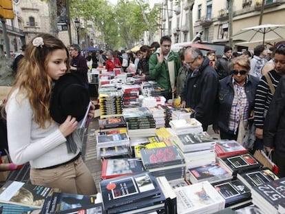 The stand of the Negra y Criminal book store on La Rambla in Barcelona on Monday. 