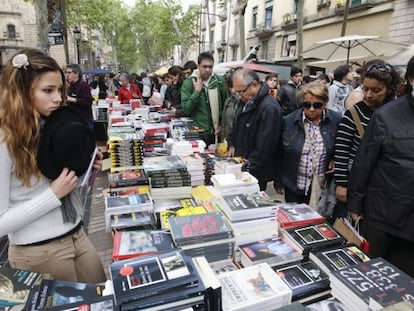 The stand of the Negra y Criminal book store on La Rambla in Barcelona on Monday. 