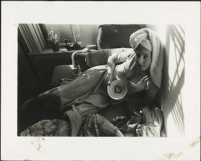 Francesca Woodman (1975-1978), en una de las fotografías de George Lange.