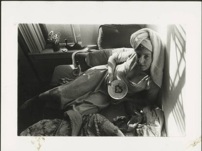 Francesca Woodman (1975-1978), en una de las fotografías de George Lange.