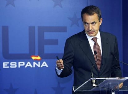 Zapatero, durante su rueda de prensa tras el Consejo.