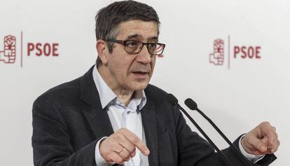 Patxi López, en uno de sus actos con militantes.