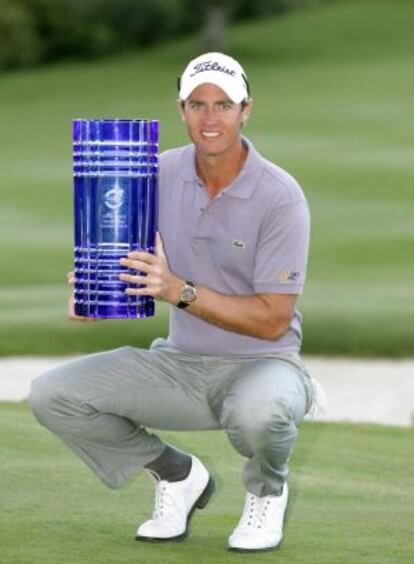 Colsaerts, con el trofeo.