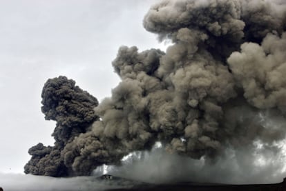 Imagen del volcán Eyjafjalla tomada el 5 de mayo