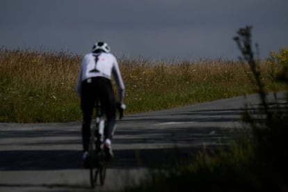 Froome, entrenándose en vísperas del Tour cerca de Cholet.