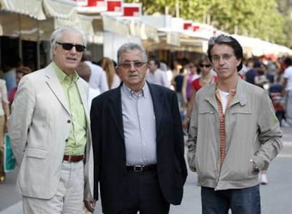 Antonio-Miguel Bernal, Josep Fontana y Julián Casanova, en la Feria del Libro de Madrid.