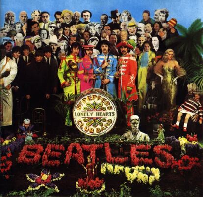 Es, probablemente, el disco conceptual menos conceptual de la historia. Apenas una idea argumental al comienzo del repertorio, y todo lo demás ya va a su aire. Cuando los Beatles editaron 'Sgt. Pepper's', muchos los daban por acabados; incluso cuando efectivamente se puso a la venta, no todo su público estaba preparado para una obra tan diversa, compleja y novedosa. Sin embargo, poco tardaría la crítica en señalarla como cumbre de su carrera. Es verdad que el álbum utiliza arreglos orquestales, fusiona el pop con la música oriental y abraza la psicodelia, pero no fue pionero en ninguno de esos aspectos. La diferencia estuvo en el presupuesto y la repercusión: quienes lo hicieron eran los Beatles. ¿Debemos, entonces, desmitificar sus logros? ¡De ninguna manera! Si acaso, contextualizarlos. La perspectiva histórica nos ha enseñado que: a) este disco no es el mejor de los suyos; b) aunque contiene grandes canciones (particularmente, el epílogo 'A day in the life'), aquí no están las mejores ni las más exitosas; y c) cometió la osadía de no incluir 'Strawberry fields forever'. Pero debemos agradecer a 'Sgt. Pepper's', más allá de su legendaria portada, la ambición (de Paul McCartney, fundamentalmente) en su gestación y en su presentación, que consolidaría el álbum como formato primordial para la música grabada, desde entonces y hasta la irrupción del mp3. Texto: TITO LESENDE

Puntuación: 5 sobre 5.
Número de discos vendidos: 32 millones.