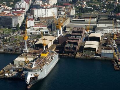 Vista a&eacute;rea del Puerto de Vigo. Muelle de reparaciones. Astillero de Barreras. 