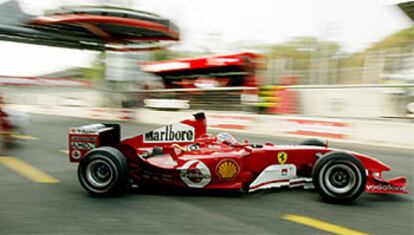 El piloto de Ferrari Rubens Barrichello, durante los entrenamientos de hoy en Monza.