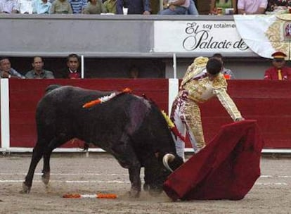 Jairo Miguel, de 14 años, torea el pasado 15 de abril en Aguascalientes (México).