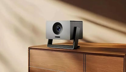 Nuevo Xiaomi Laser Projector 3 encima de una mesa