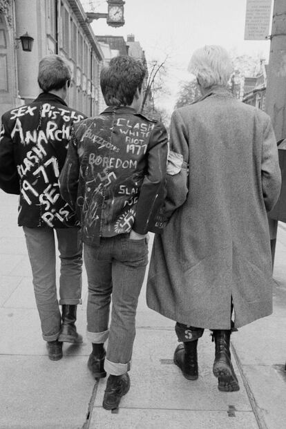 Punks caminando en King’s Road (Londres) a finales de los 70.