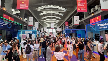 Interior de La Nave durante la primera jornada de South Summit Madrid 2026.