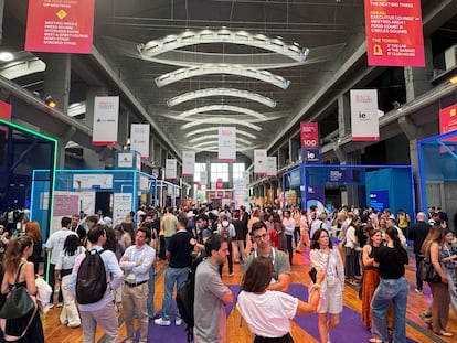 Interior de La Nave durante la primera jornada de South Summit Madrid 2026.
