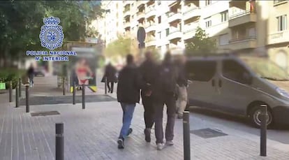 Imagen de la detención en Barcelona del ciudadano sueco acusado de doble asesinato.