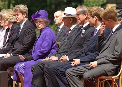 Las familias Windsor y Spencer, juntas en pblico por primera vez tras los funerales de la princesa.