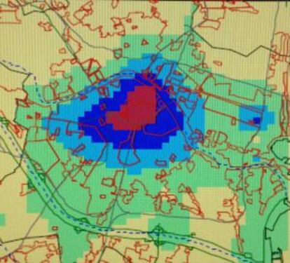 Distribución de la contaminación de dióxido de nitrógeno (N02) en Valencia. El rojo representa el máximo y se alcanza en el centro.