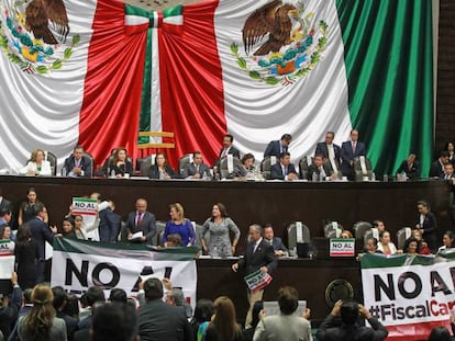 Diputados mexicanos protestan en la C&aacute;mara, pasada semana. 