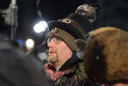 Ryan Teti, de Ohio, con un gorro de marmota durante los actos del Día de la Marmota. 